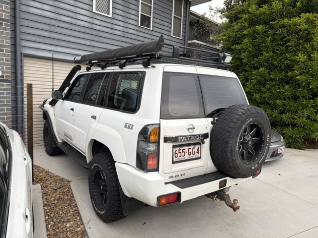 Vehicle photo 7