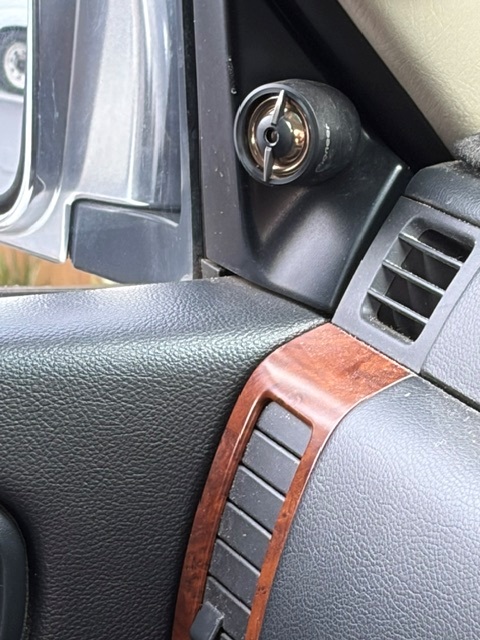 Vehicle photo 6