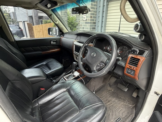 Vehicle photo 4