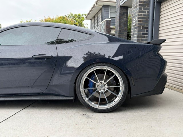 Vehicle photo 3