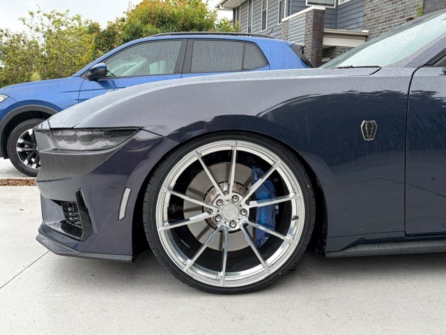 Vehicle photo 2