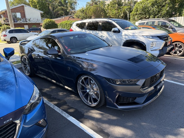 Vehicle photo 6