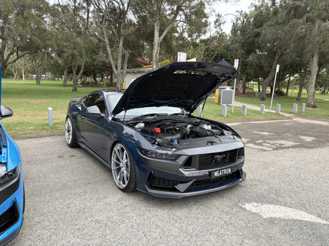 Vehicle photo 7
