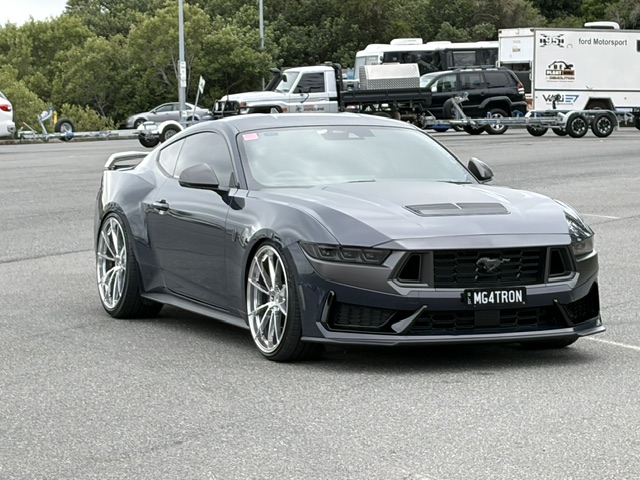 Vehicle photo 8